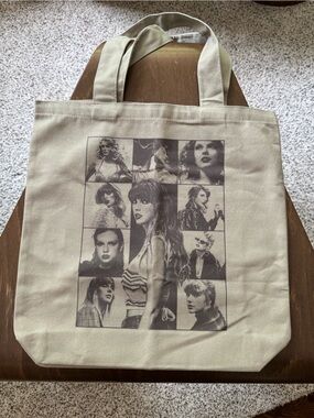 TAYLOR SWIFT (Official) - Eras Tour Tote Bag (European Leg - Gray)